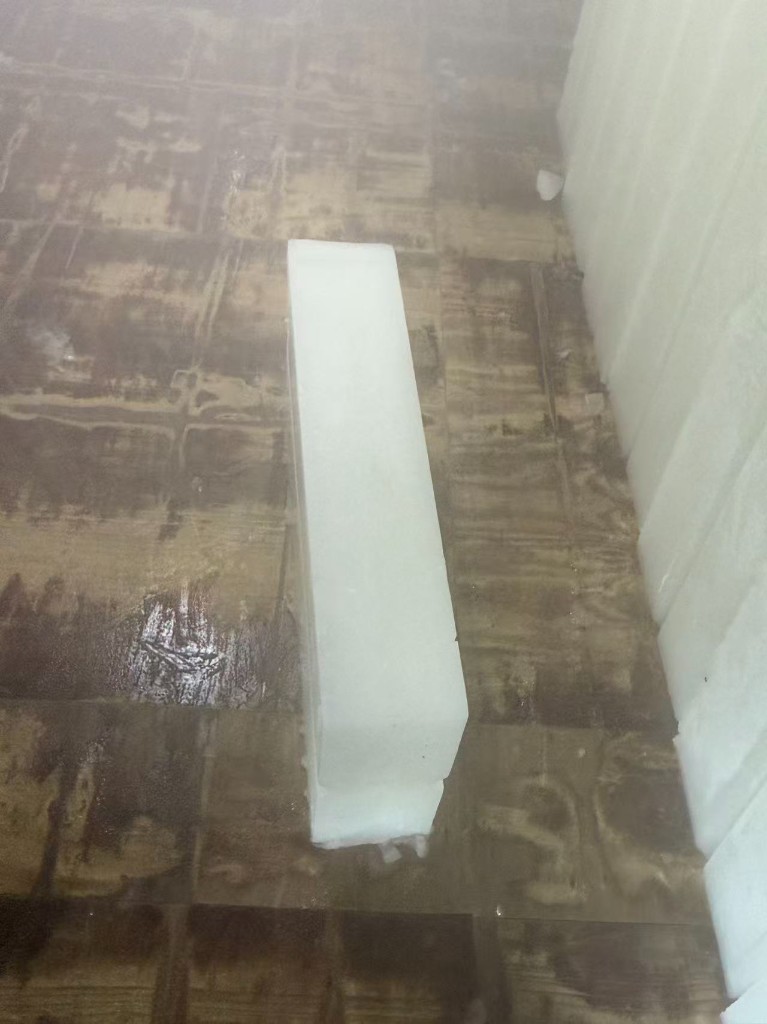 杭州工业冰块实拍 - 80斤大冰块 尺寸85x40x25cm